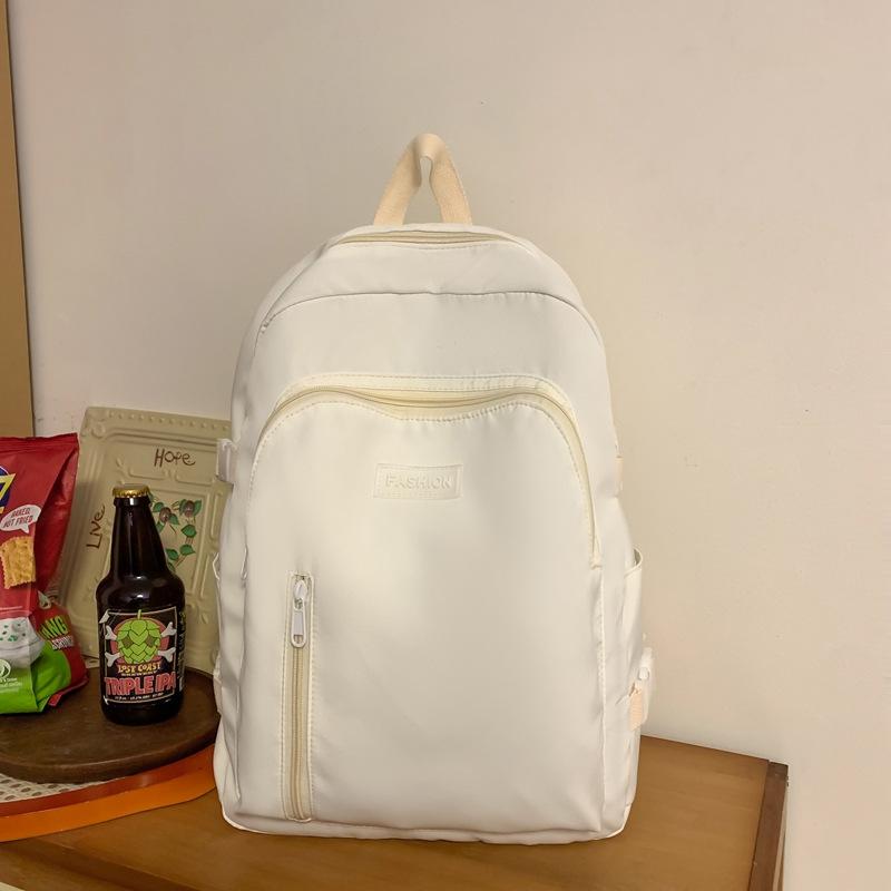 

This Backpack Is A Fashionable and Simple Backpack for Primary and Secondary School Students