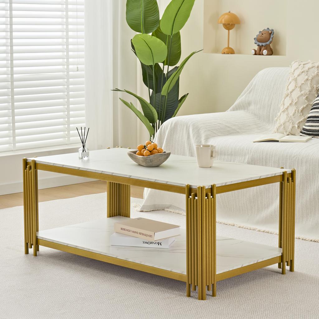 Rechteckiger Couchtisch mit Metallbeinen, Marmorierte Tischplatte, Moderne Wohnzimmermöbel, Weiß-Gold – H46/B1140/T64 cm