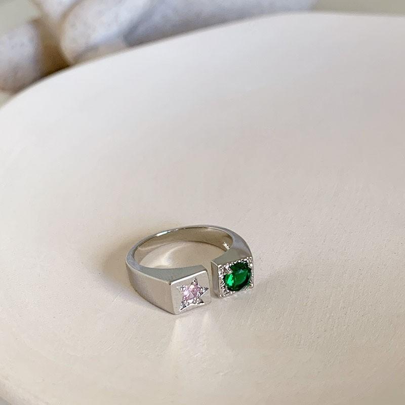 Layer Fashionforward Double Ring With Stunning White Shell Detail And Adjustable Size