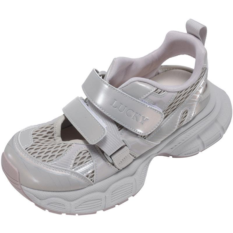 Retro white bag head thick-soled sports sandals for women's summer wear 2025 new models with skirts to increase the height of soft-soled dad shoes