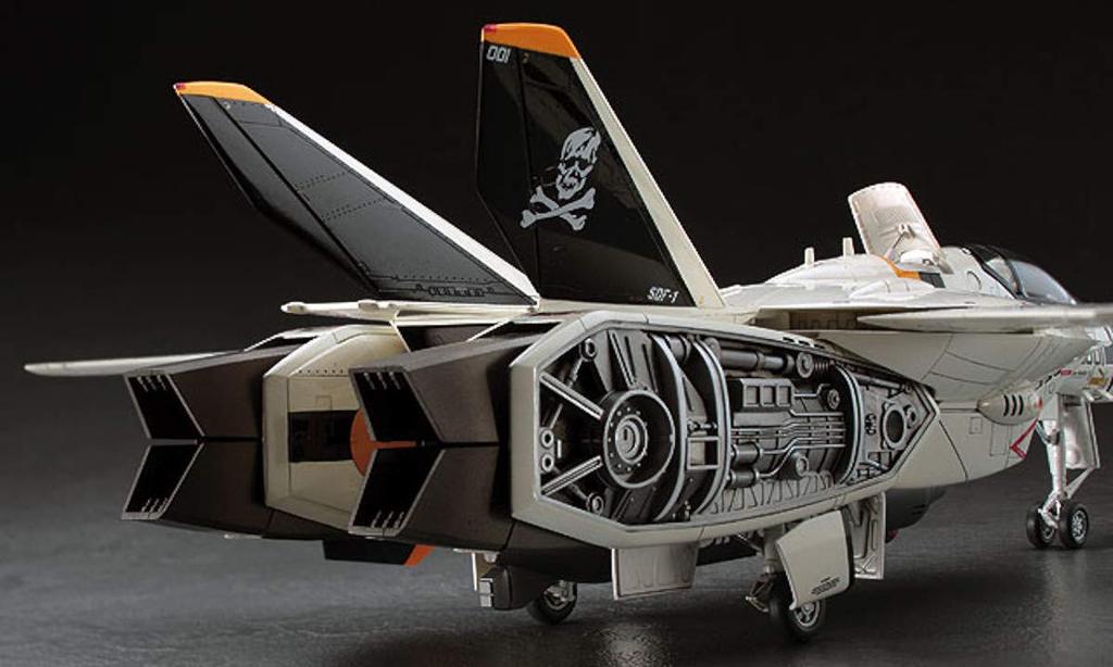 Hasegawa Super Dimension Fortress Macross Series Valkyrie Skull Platoon Scale Plastic Model Kit 65792 VF-1S/A 1/48