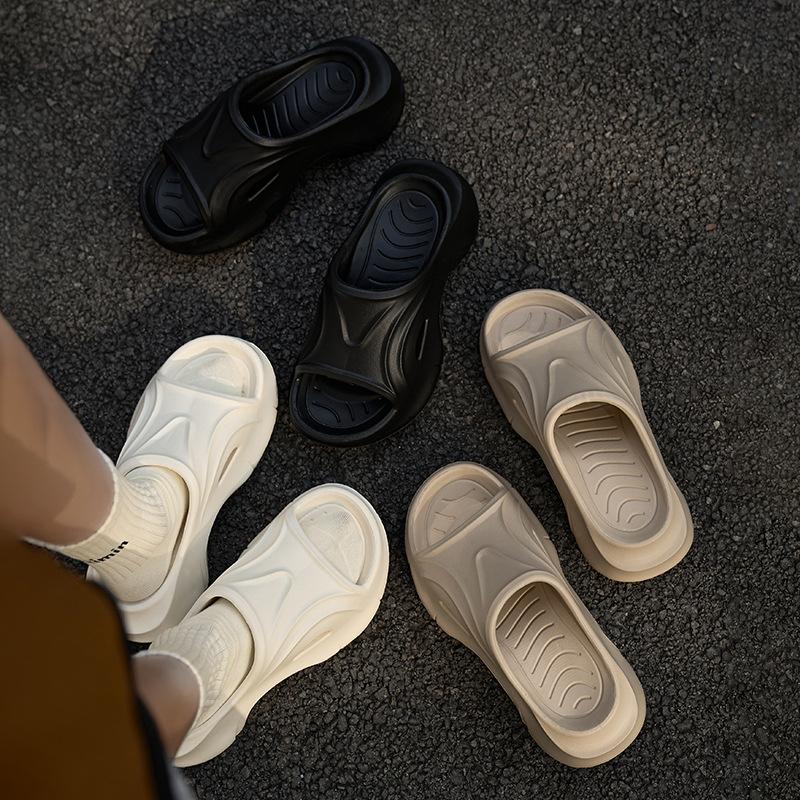 Height-increasing beach shoes women wear cool slippers in summer, high heels and thick soles, non-smelly feet, non-slip sandals