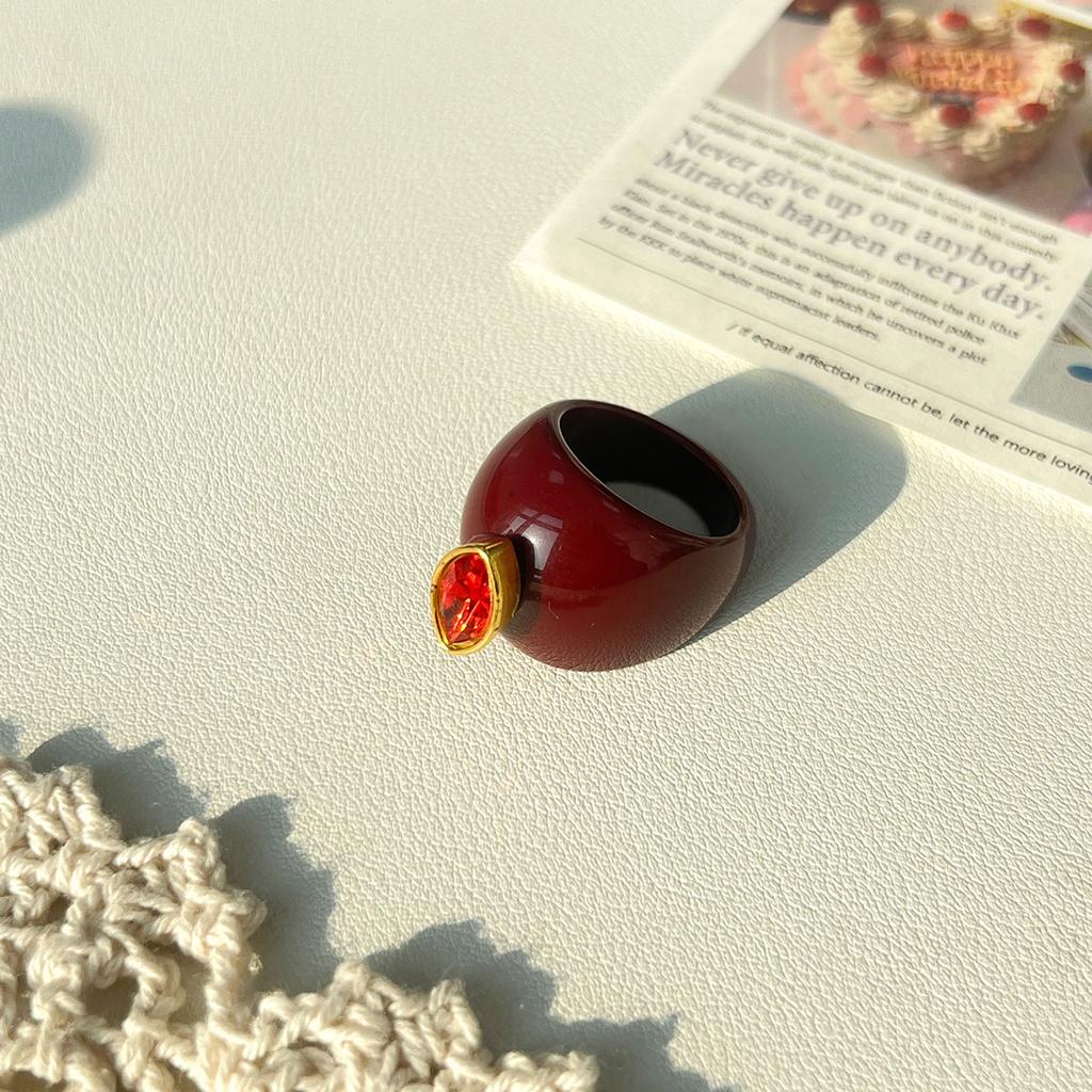 Versatile Resin Rings Adorned With Zircon Stones Ideal For Any Outfit