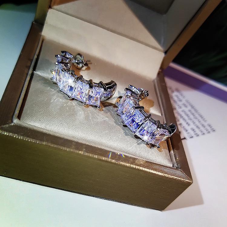 Bague en zircon super flash européenne et américaine pour femmes, bague à paillettes exagérées en diamant de haute qualité