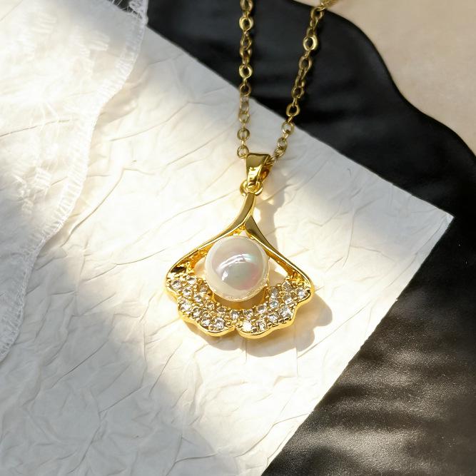 Elegant Butterfly Ginkgo Leaf Clover Diamond Necklace for Women - Luxurious Versatile Sweater Chain