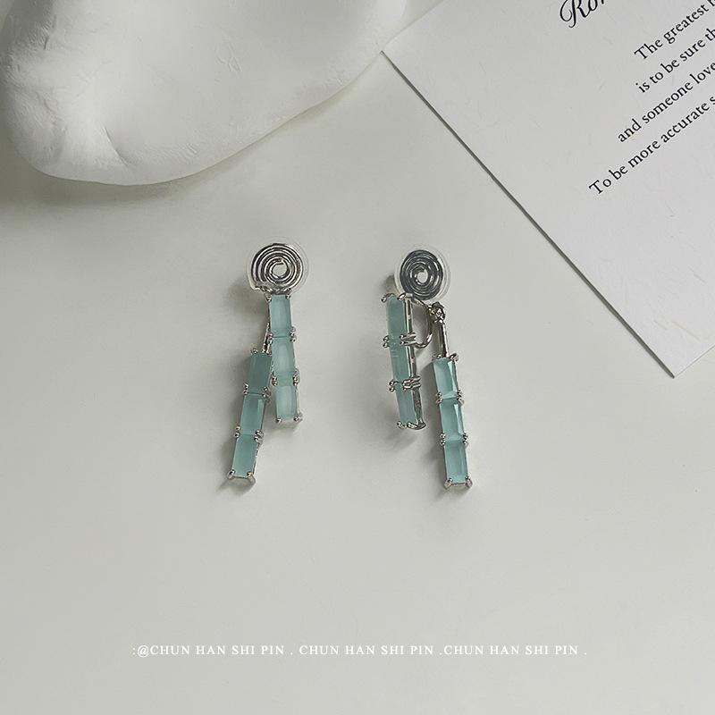 

New Chinese style~ cold bamboo mosquito coil disc ear clips, two wearing retro fringed stud earrings, female gentle national style earrings