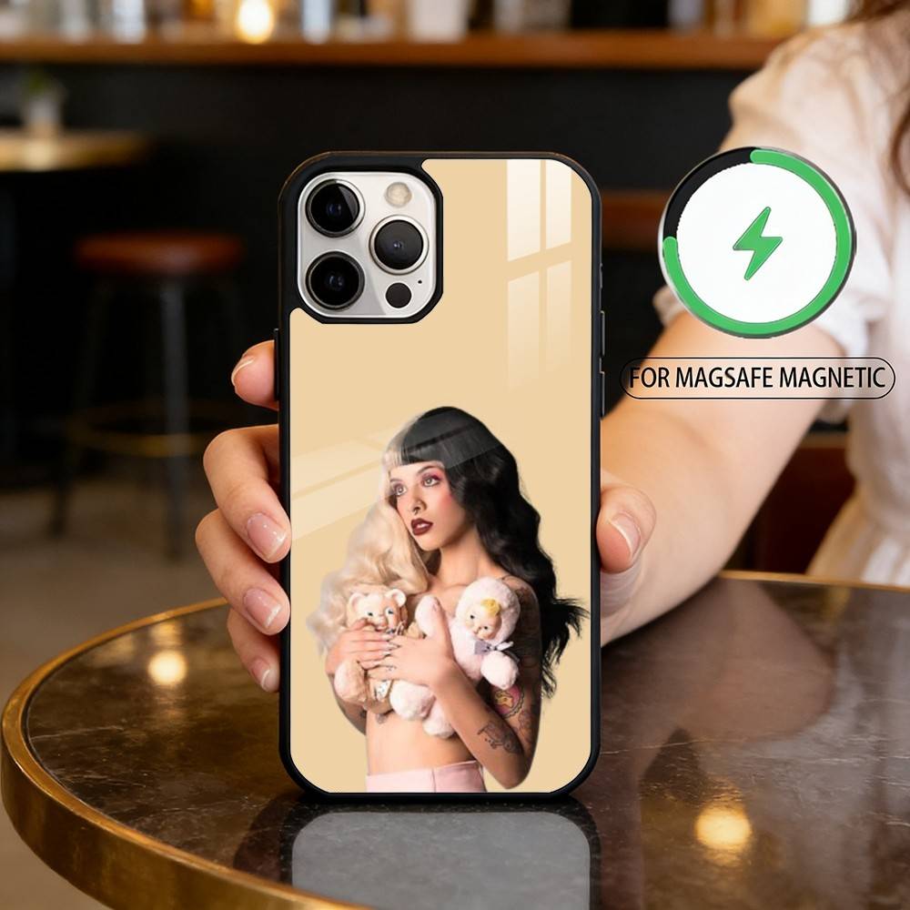 Sängerin M-Melanie M-Martinez Handyhülle Für iPhone17,16,15,14,13,12,11 Plus,Pro Max Magnetisch Für Magsafe Kabelloses Laden