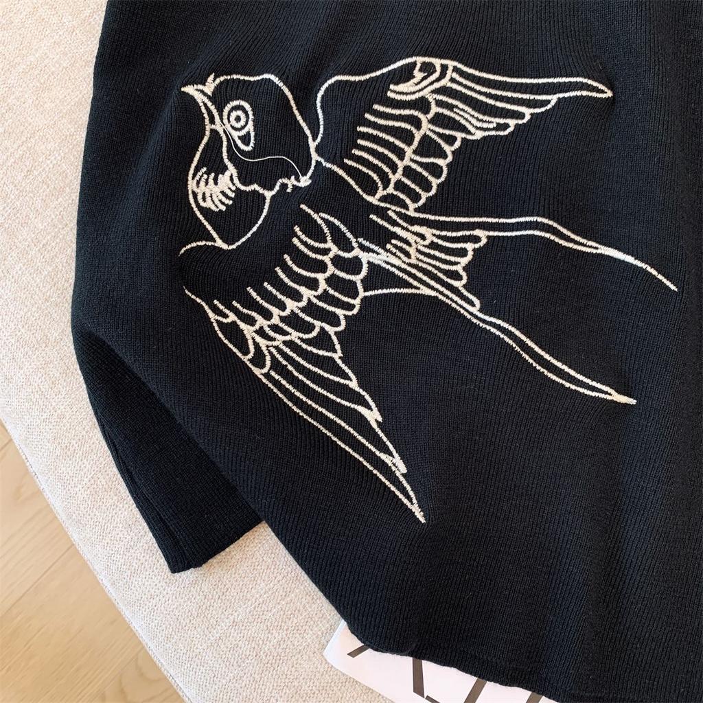 Embroidered Semi High Neck Short Sleeved T-shirt for Women's Summer Design Niche and Unique Top