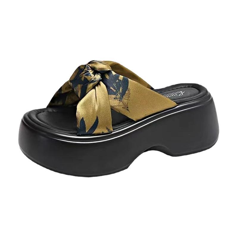 Thick-Soled Heightening Slippers Womens 2025 Summer New One-Word Drag Casual Beach Sandals Fashionable Versatile Casual Slippers