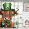 St. Patrick's Day Schottische Hochlandkuh Duschvorhang - Festivalwand Dekoriert Mit Kleeblatt Und Kleeblatt Hängend Im Wohnzimmer Und Schlafzimmer
