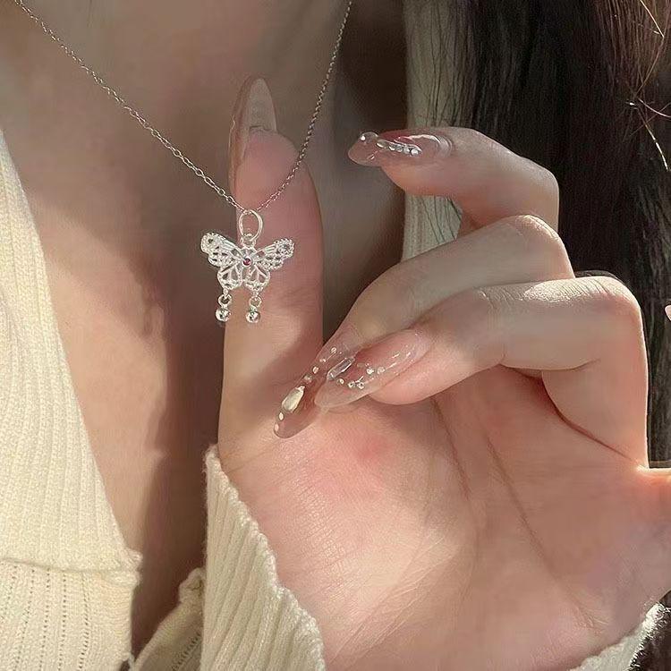 

Exquisite 2024 Hollow Butterfly Clavicle Necklace - Light Luxury Choker for Women