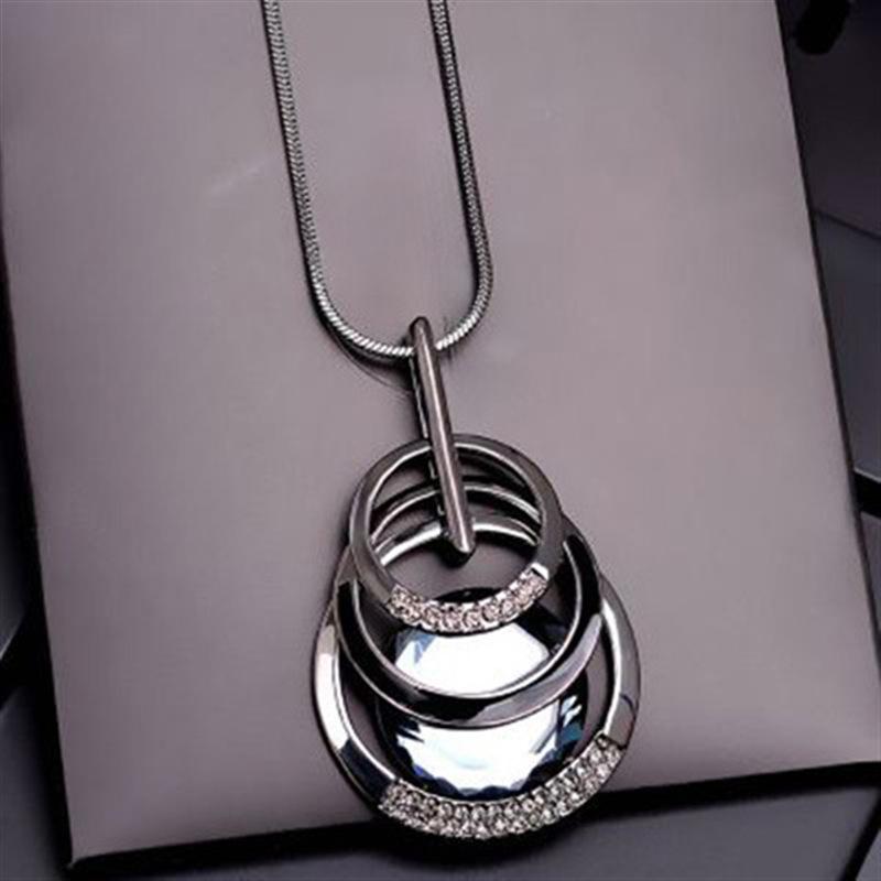 Modische unregelmäßige geometrische graue Kristallkette für Damen, elegante lange Anhänger-Winterpulloverkette, Schmuck