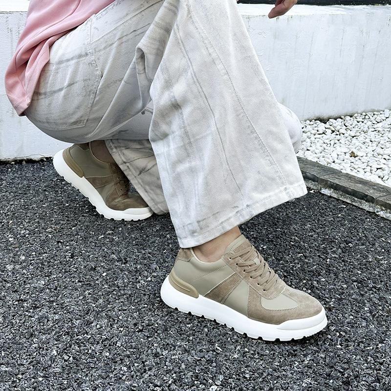 Fashion Breathable Running Shoes Lightweight Walking Shoes Fashion Male Athletic Footwear Breathable Flats Men's Casual Lace-Up Sneakers