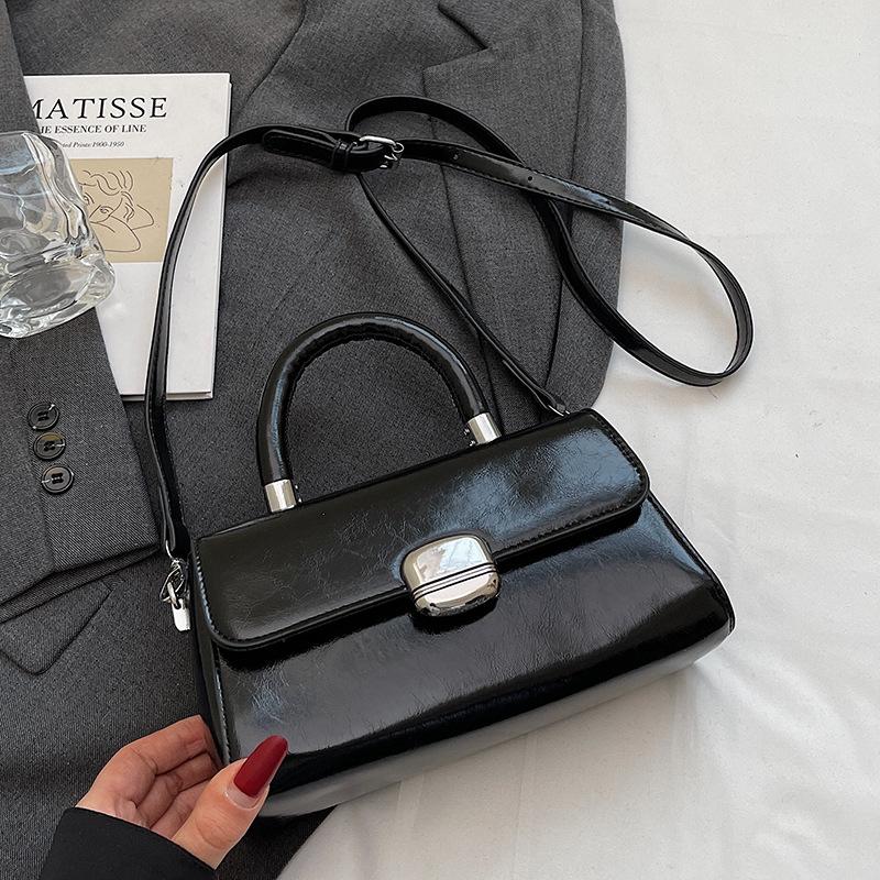 Hot Sale New Products Fashion Simple Style Versatile Portable Small Square Bag Ladies Commuter Niche Premium Casual Messenger Bag