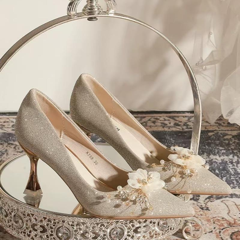 

Модная женская обувь на тонком каблуке, осенняя новинка, с острым носком, с мелким вырезом, с блестками и цветком, противоскользящая, износостойкая, на высоком каблуке 40