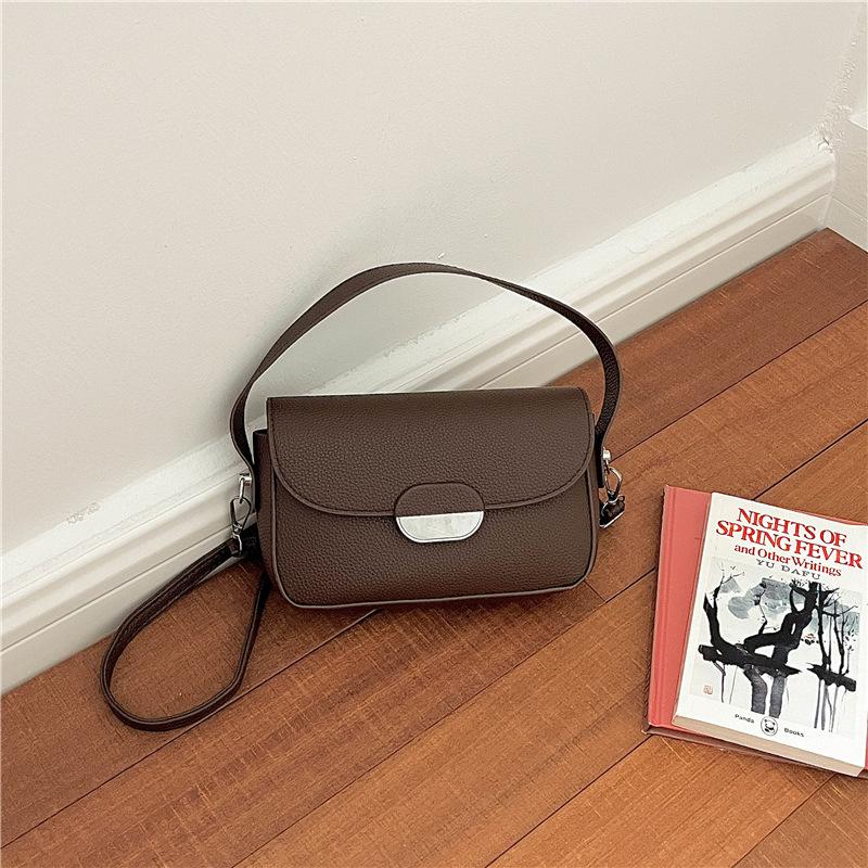 Simple and Fashionable Style Snap Closure Handbag for Carrying on The Shoulder or Crossbody, Small Square Shape Bag