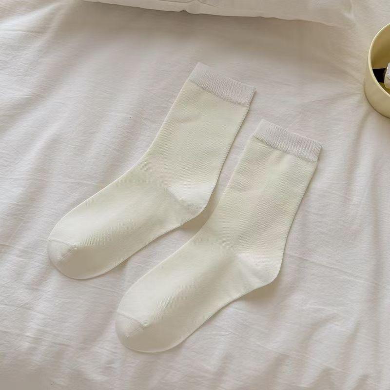 Women's Solid Color Mid-Tube Socks - Black & White, Spring/Autumn, Trendy Korean-Style Sports Socks