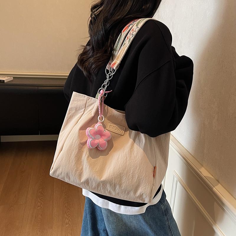 

Solid Color Large Capacity Tote Bag Fashion Chain One Shoulder Women s Bag Minimalist Commuter Bag бежевий