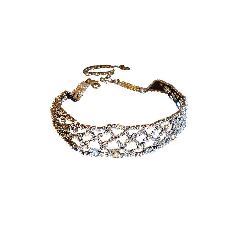 European & American Rhinestone Choker Necklace - Sleek, Short, Sexy Design