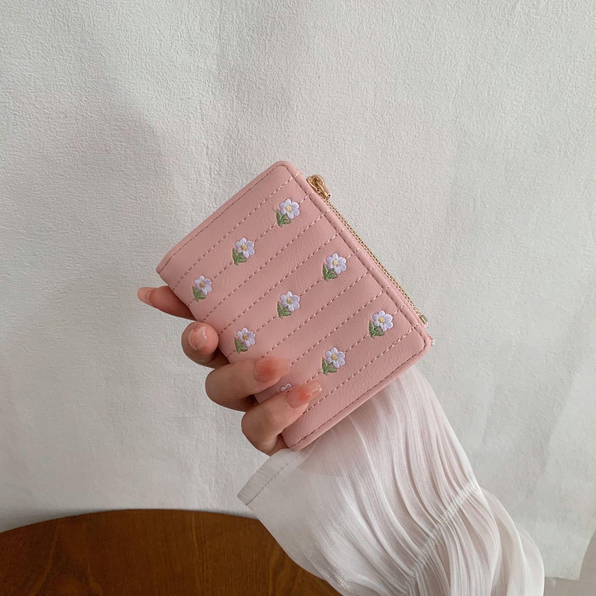 

Милый вышитый маленький кошелек с цветами, студенческий, женский, портативный, двухскладной, вышитый, с несколькими отделениями для карт, кошелек с сердечком для девочки