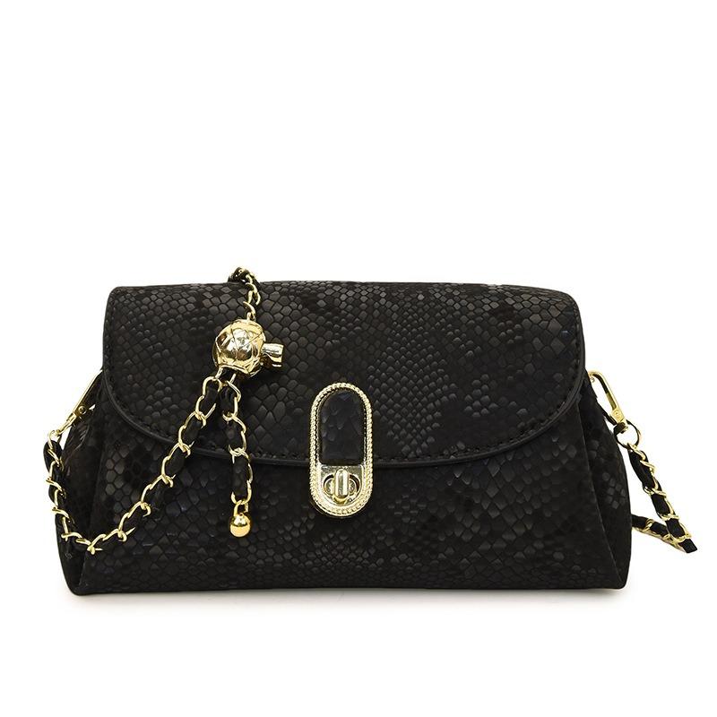 Niche Design Autumn New Chain Shoulder Bag Women's 2025 Popular Underarm Bag Fashion Casual Personality Messenger Bag