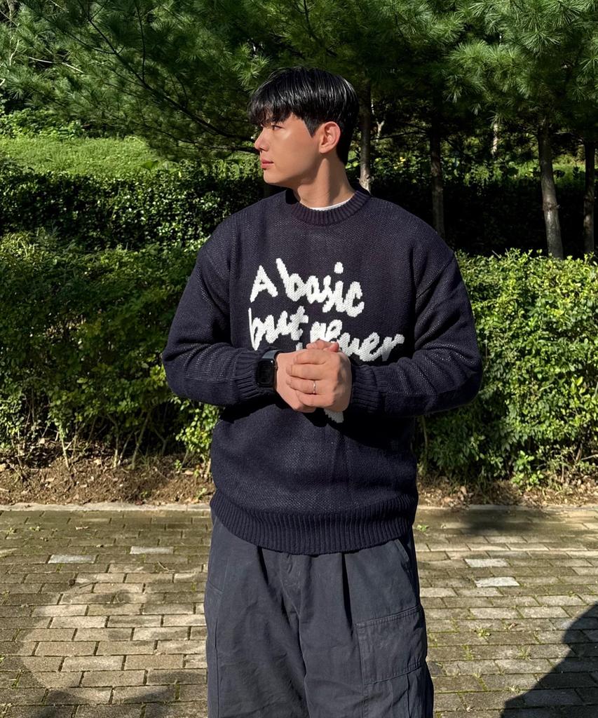 BLOND9 Slogan Round Knit Sweater_Navy (Type B)