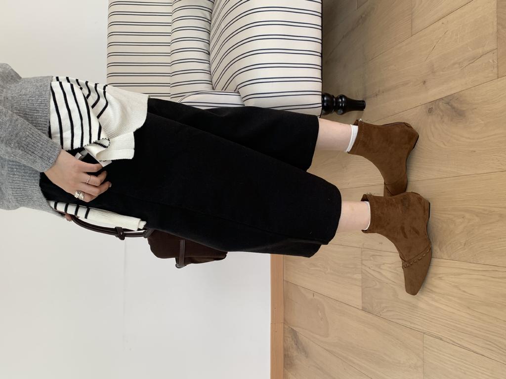 2025 Autumn and Winter New Temperament Square Head Short Slope Heel Chelsea Thin Niche Low Tube Woven Women's Short Boots