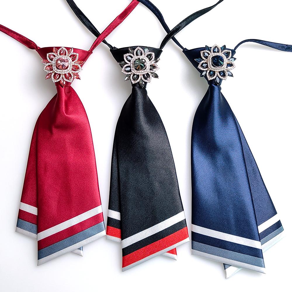 Broche en Cristal Élégante Européenne et Américaine Cravate Nœud Style Preppy pour Femmes