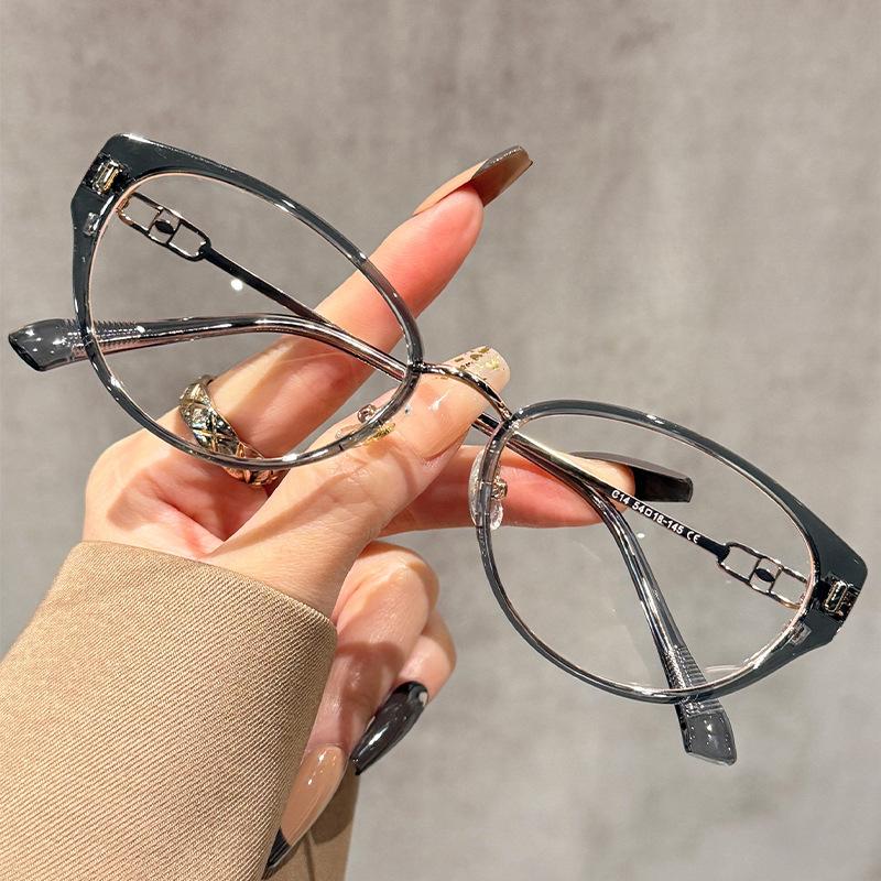 Stylish and Versatile Retro-style Glasses for Women, Anti-blue Light Glasses, High-end Eye Frames.