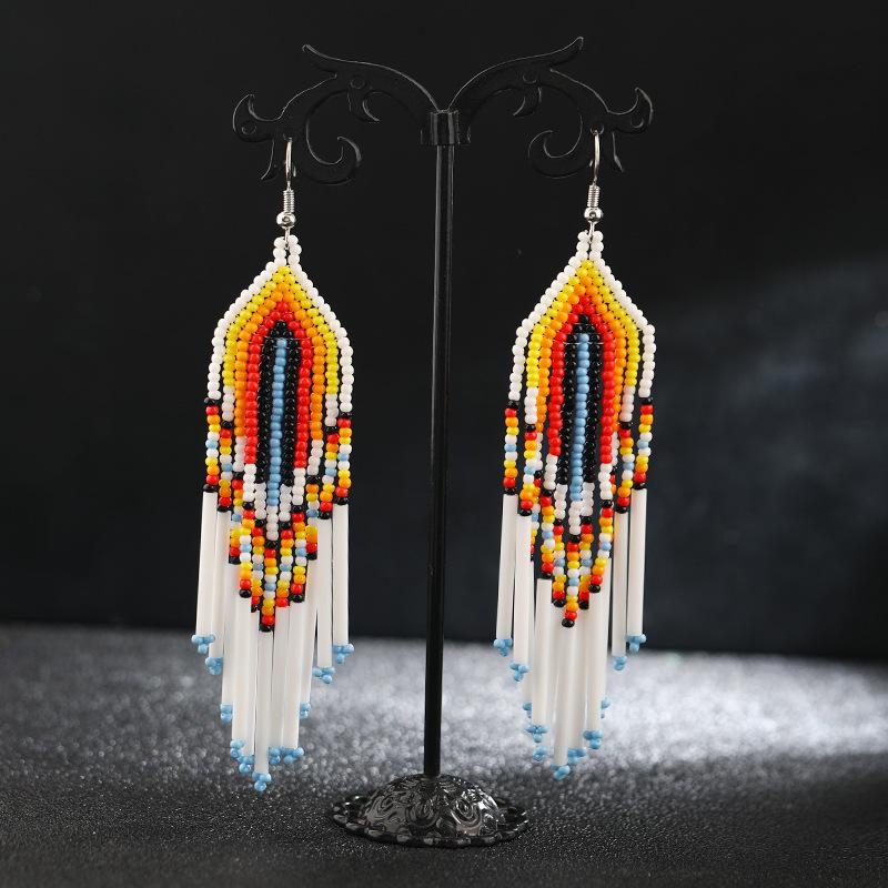 Brincos longos de borla feitos à mão com contas de arroz, nicho retrô boêmio, brincos de férias personalizados e estilosos