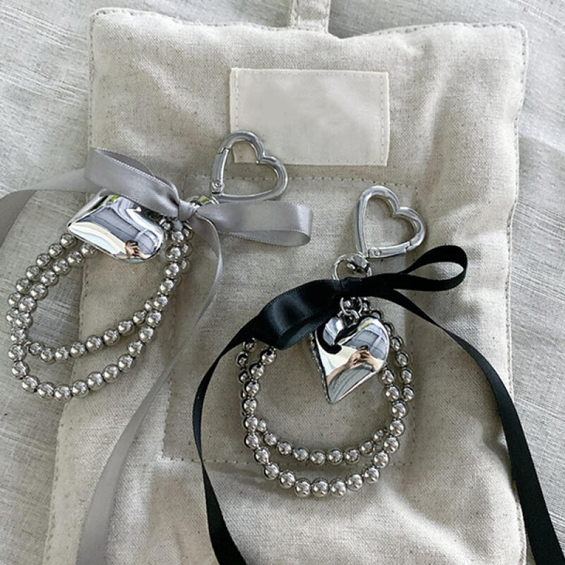 Yamoi Metal Pearl Silver Heart Ribbon Keychain black