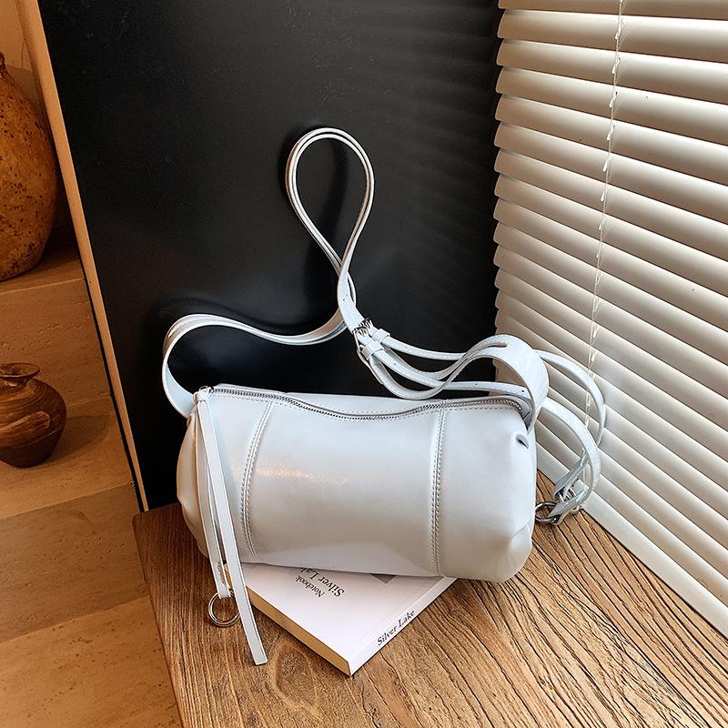 

Retro simple underarm bag women s 2025 new solid color versatile pillow bag wide shoulder strap single shoulder messenger bag синій