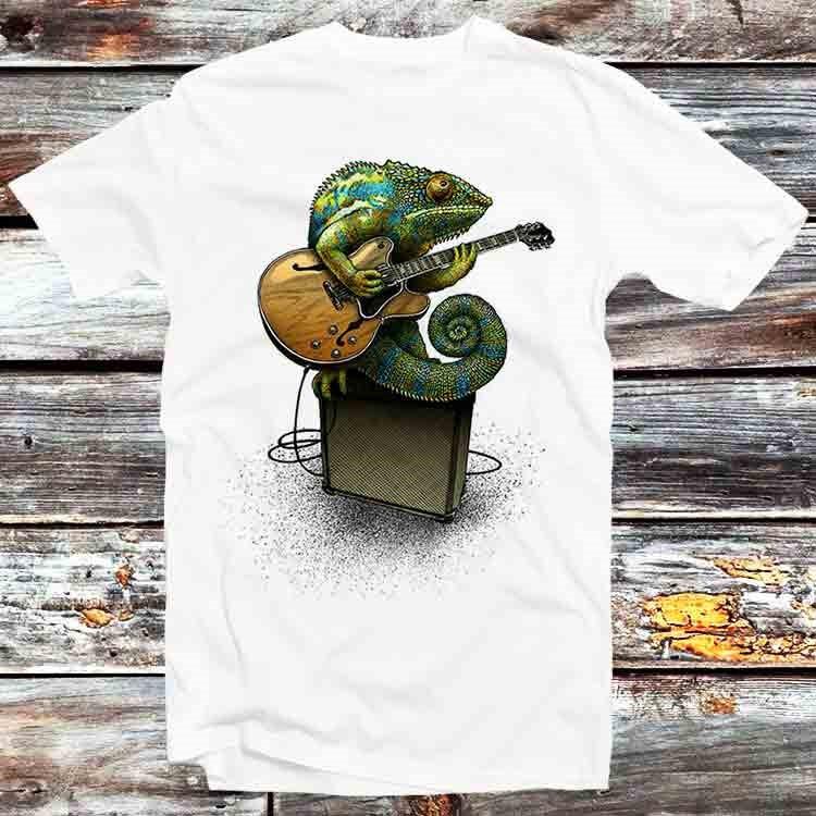 

Футболка Хамелеон играет на гитаре B691 XL