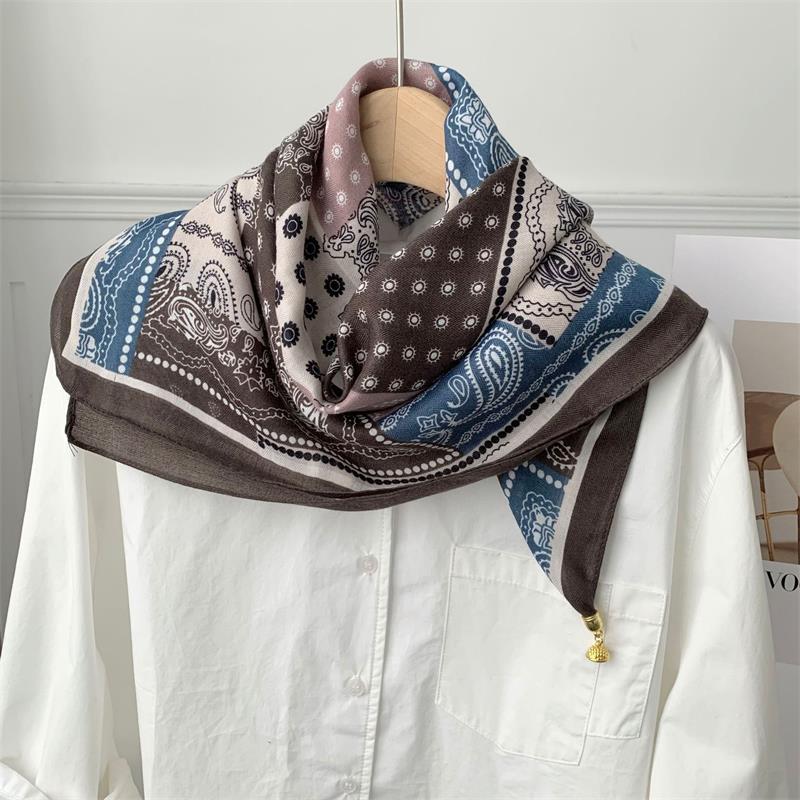 70*70 Square Scarf Retro Print Silk Scarf With Magnetic Buckle Women Neck Scarf All-Match Shawl Headscarf Accessory Gift