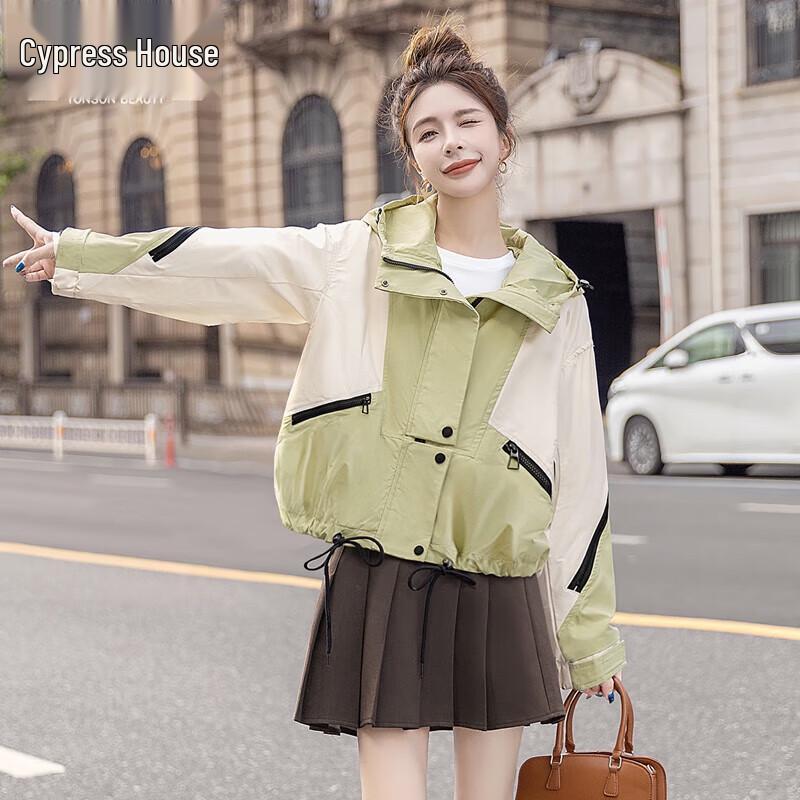 

Женская свободная куртка с капюшоном и контрастными вставками S