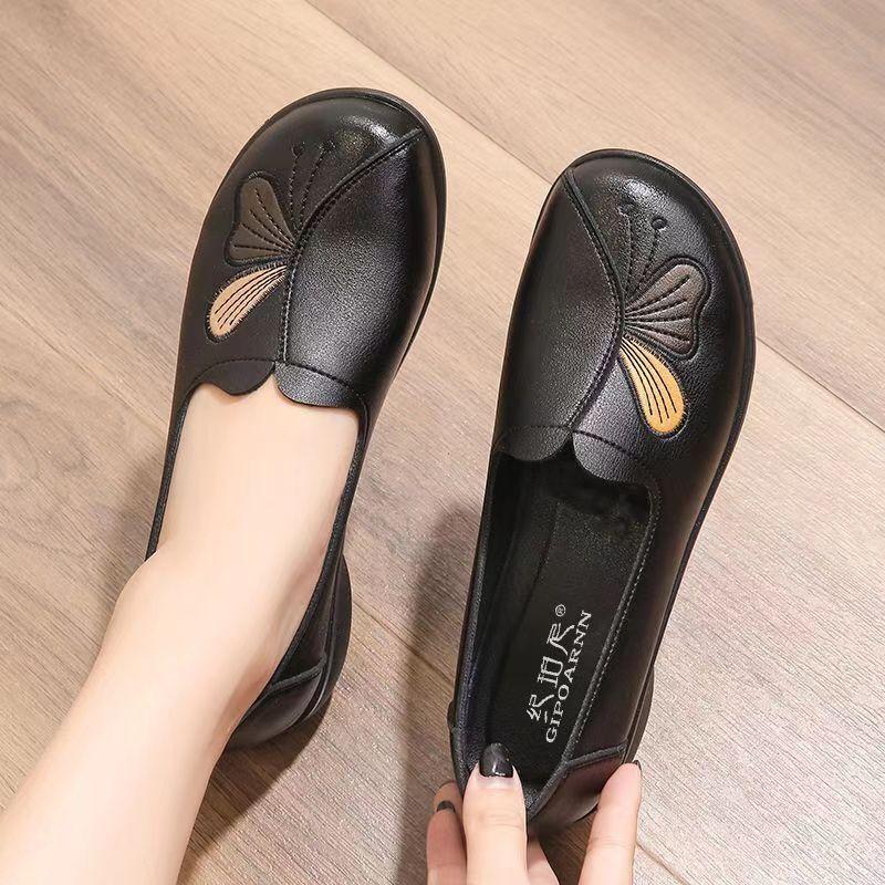 Woman's Spring Autumn New Leather Low Heel Casual Shoes Soft Sole Non Slip Breathable Slip-On Round Toe Nude Shoes Elderly Shoes