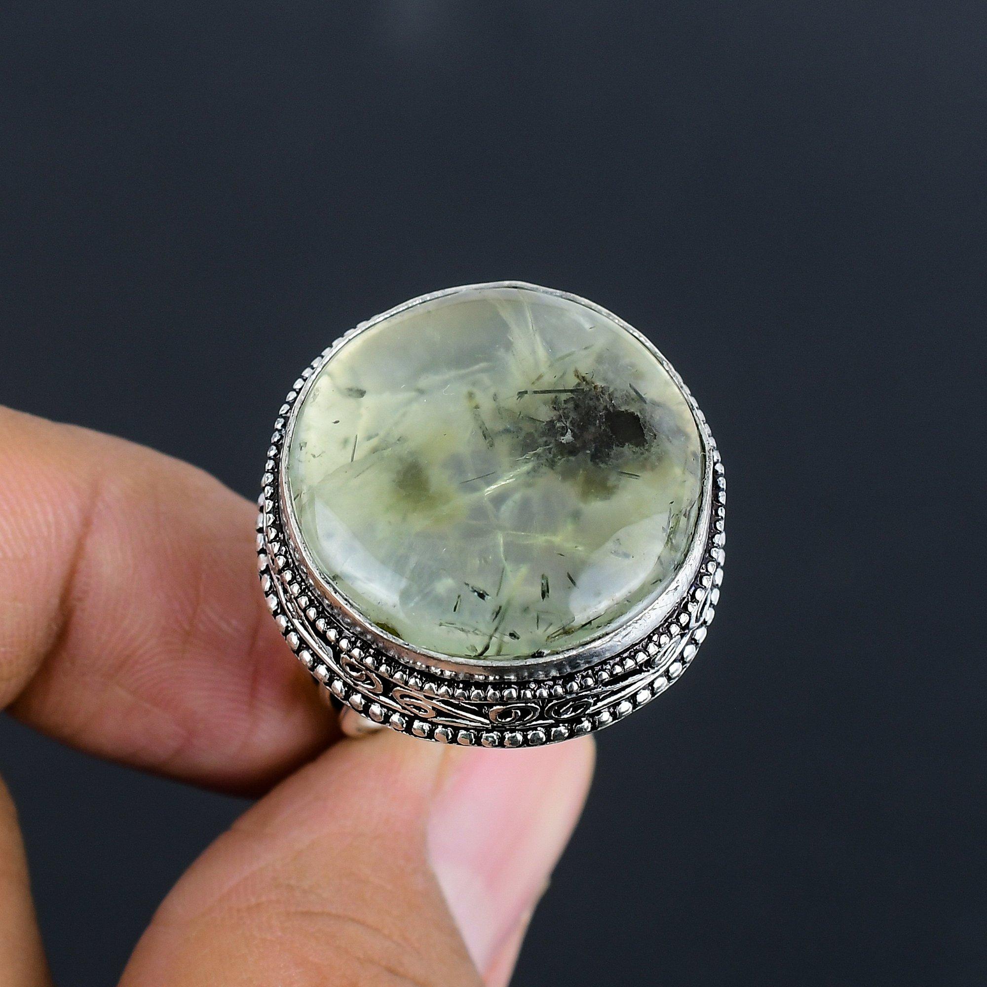 

Кольцо из серебра 925 пробы с драгоценным камнем пренит, размер 9 зелёный