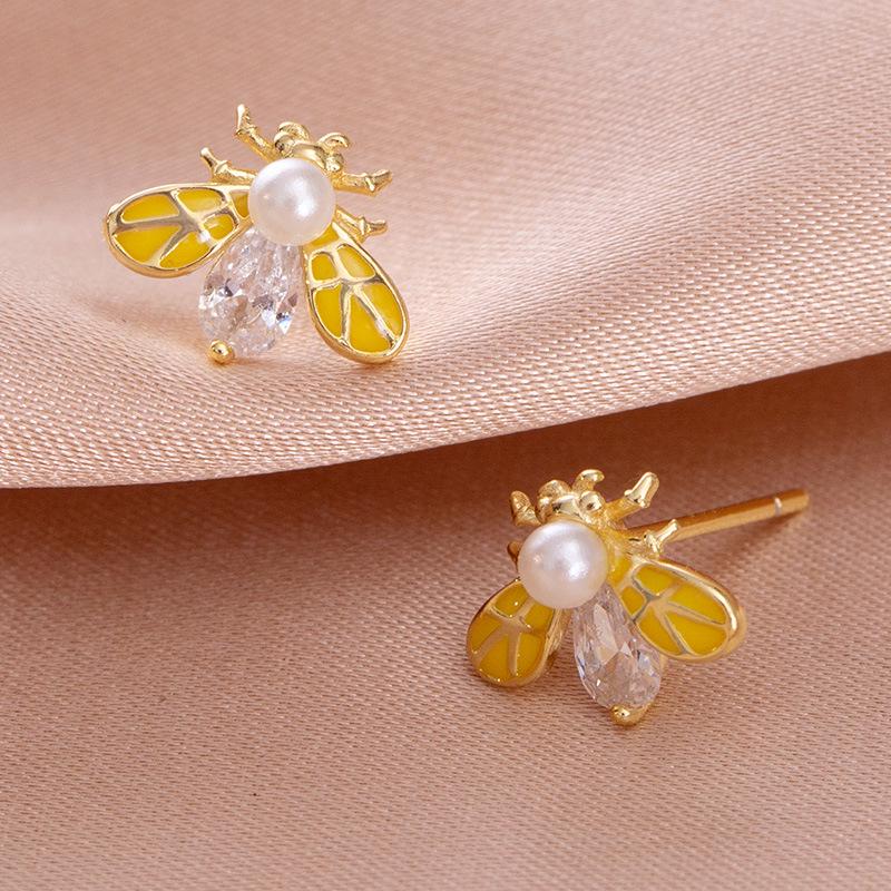 

Серьги Banyan Tree из серебра 925 пробы с пчелой из циркона и жемчугом из ракушки для женщин - Свежий и милый дизайн с животными, идеально подходят для весны и лета. 925 Silver