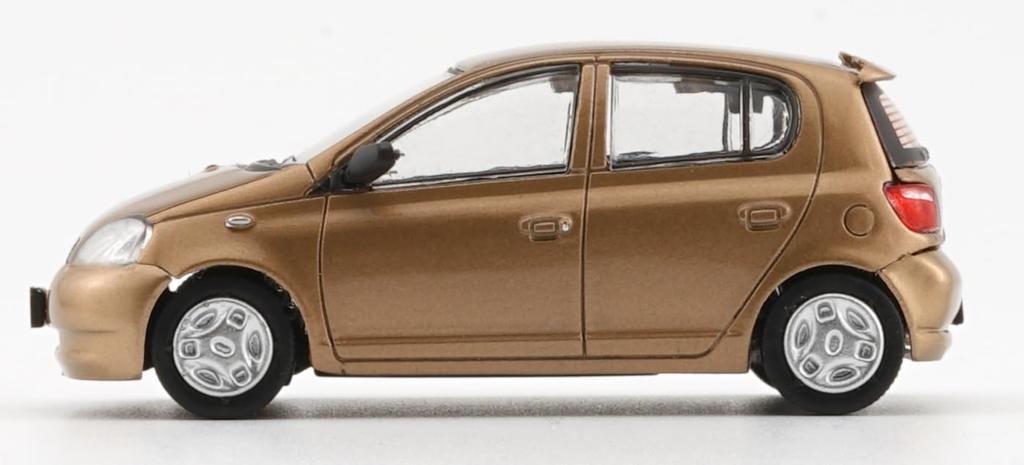 BM CREATIONS Toyota 1998 Zlatá LHD Hotový model 1/64 Vitz/Echo 5-dveřový