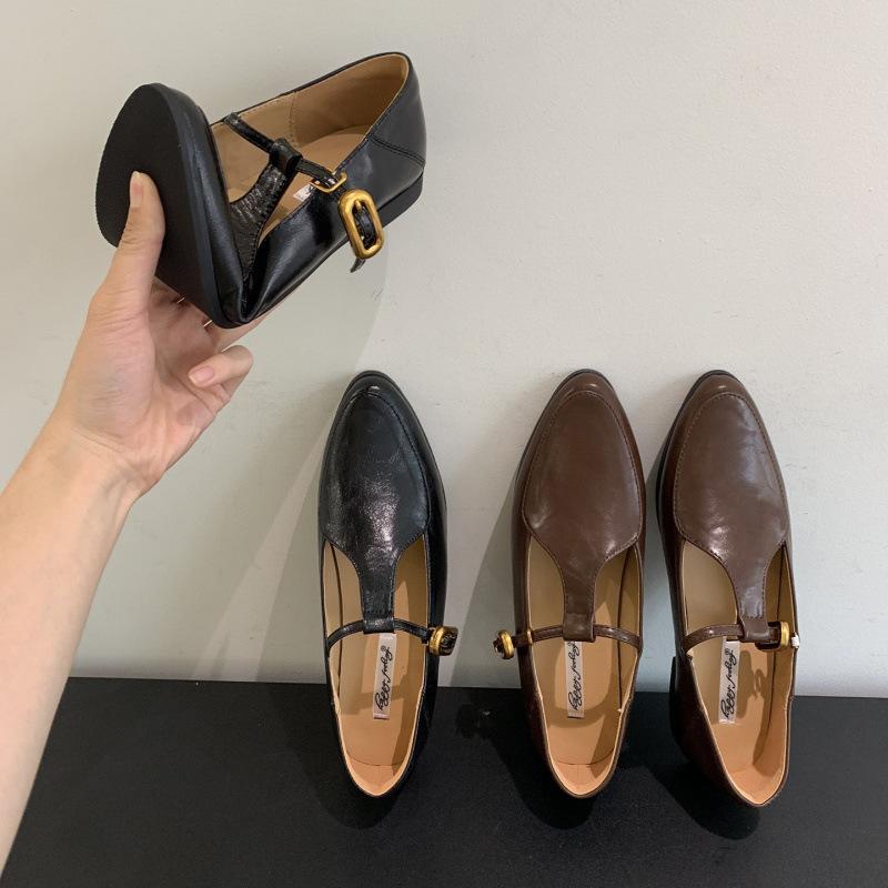 Design sense retro flat bottom pointed black British small leather shoes women's autumn new versatile fashion Mary Jane single shoes