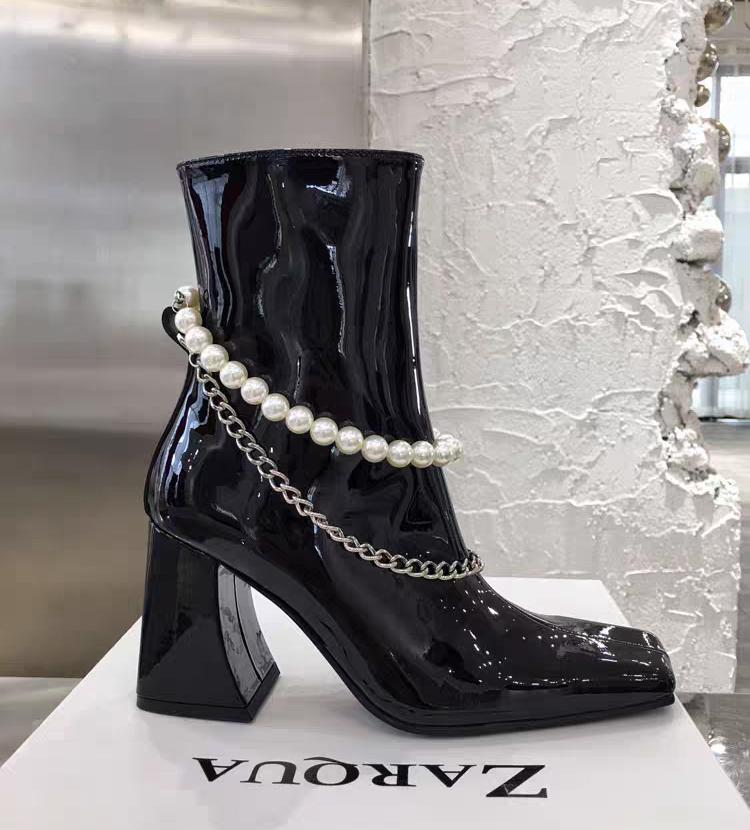 Мода 2024 года новые женские одинарные ботинки из лакированной кожи с квадратным носком и жемчужной цепочкой с боковой молнией и толстым каблуком на весну и осень 35 чёрный 4614₽