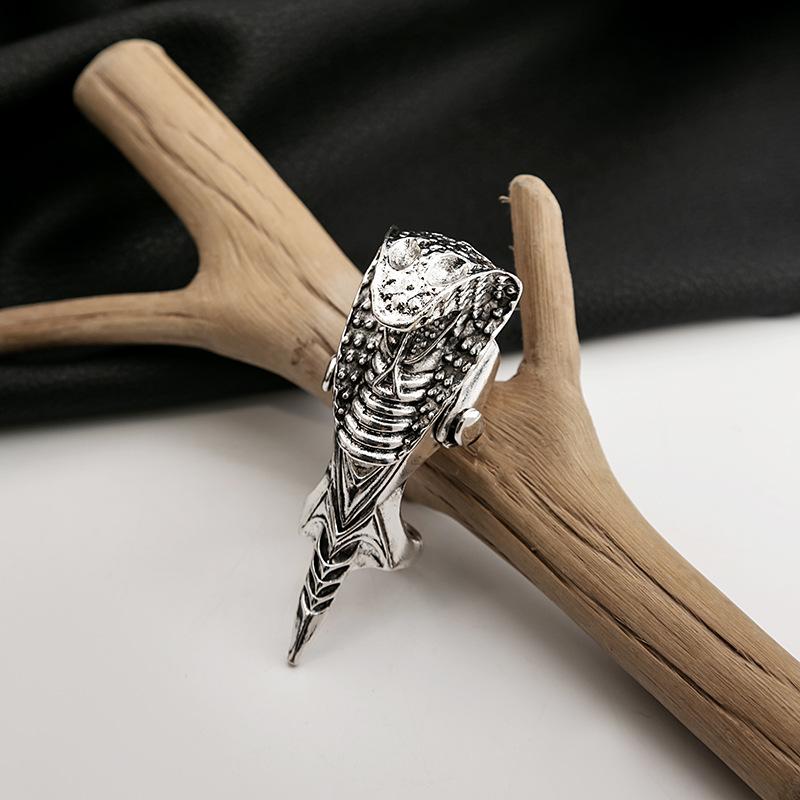 Metal Punk Joint Ring, Exaggerated Personality Spikes Movable Retro Exoskeleton Ring Decoration