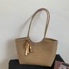 French Retro Woven Underarm Tote - Large Capacity Single Shoulder Handbag Casual Basket for Vacation