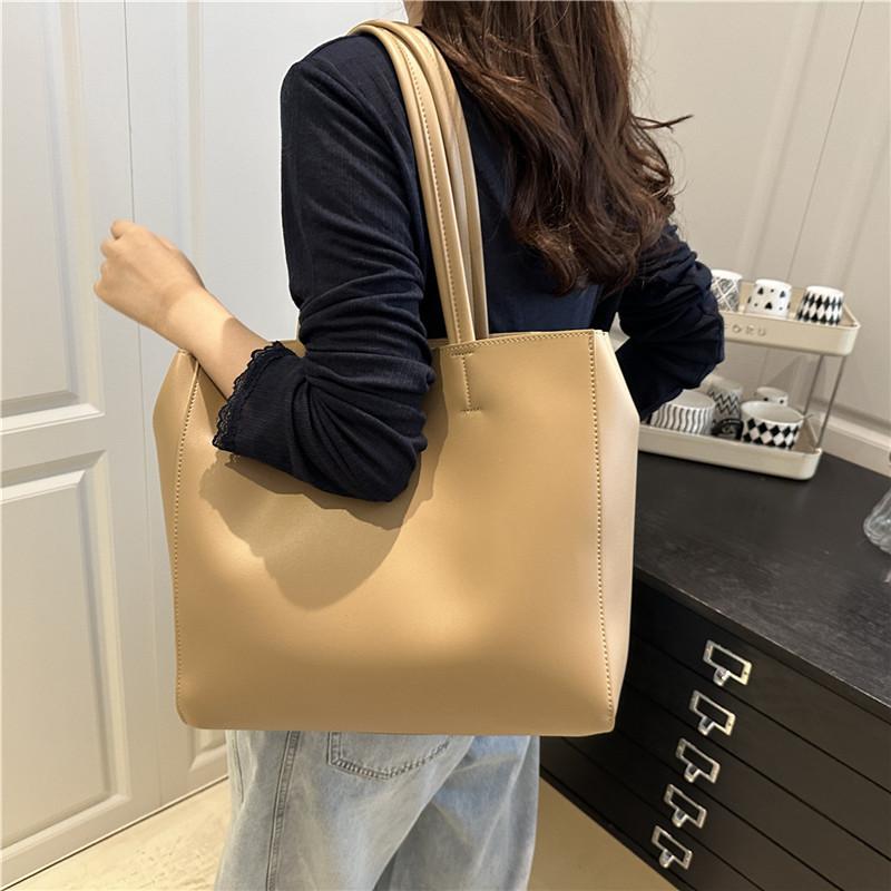 Premium big bag New trendy fashion women's bag Shoulder bag Large capacity versatile commuter tote bag