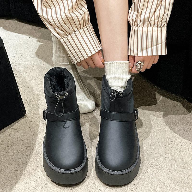Thick Soled Waterproof Snow Boots for Women Winter with Added Fleece and Thick Insulation One Foot Non Slip Cotton Shoes