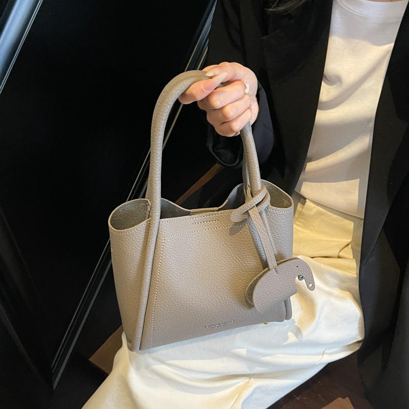 Large-capacity Bag Women's Spring and Summer Versatile 2025 New Casual Retro Messenger Bag Simple and Popular Portable Bucket Bag