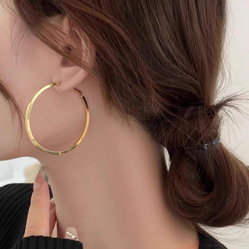 Gold Ring Earrings Women's Ear Buckles Light Luxury High-end Earrings Autumn and Winter Ring Earrings