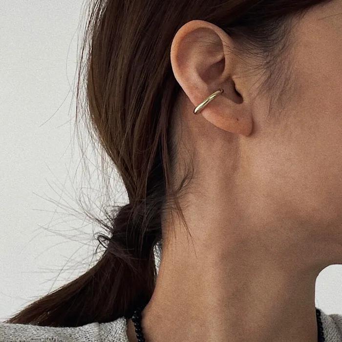 D.a Earcuff