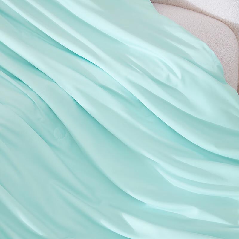 

Mengjie Cloud Soft Whisper Washable Summer Quilt