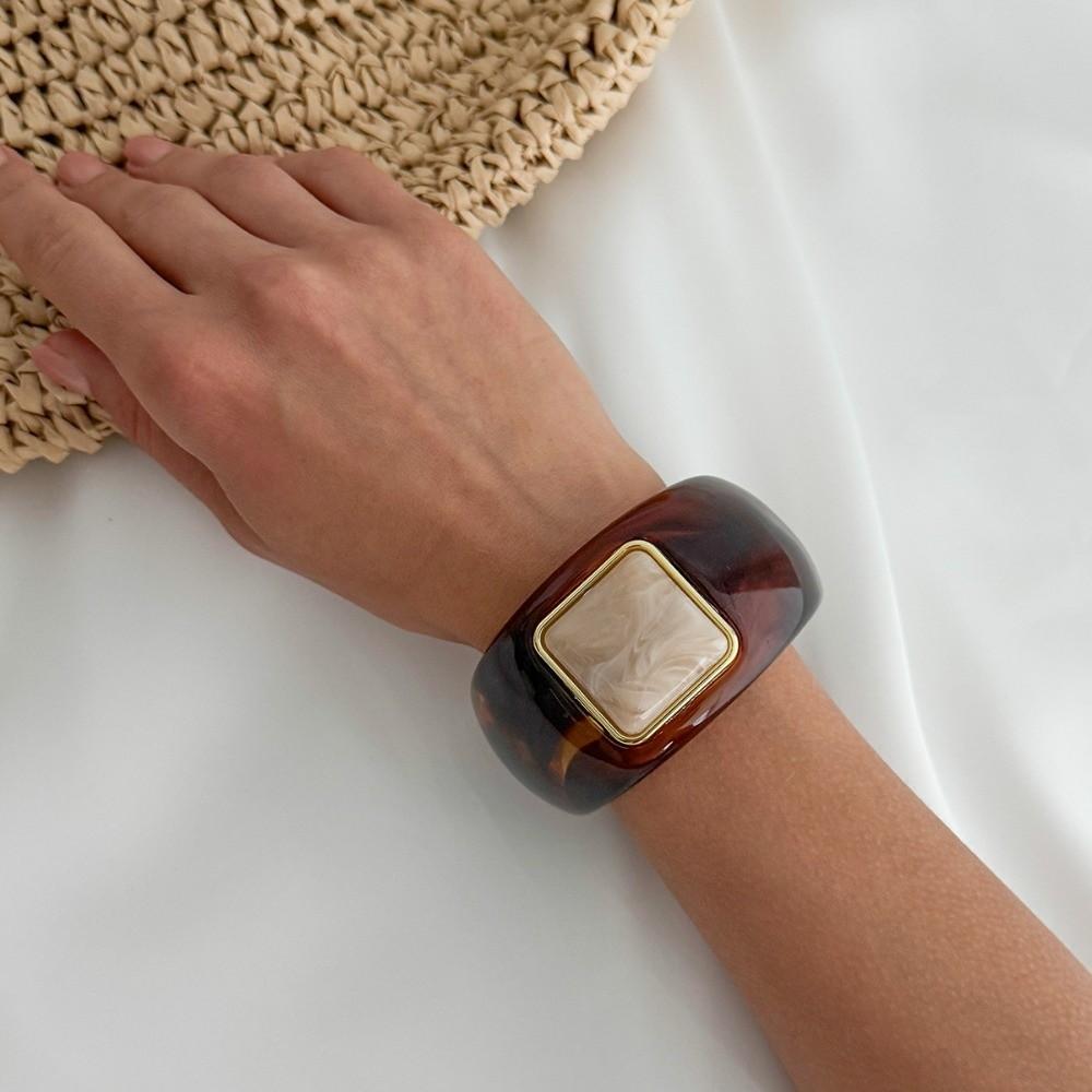 Solid Resin Wide Wrist Band Vintage Amber Amber Tone Bracelet Resin Bangle Street Photo Shoot янтарь
